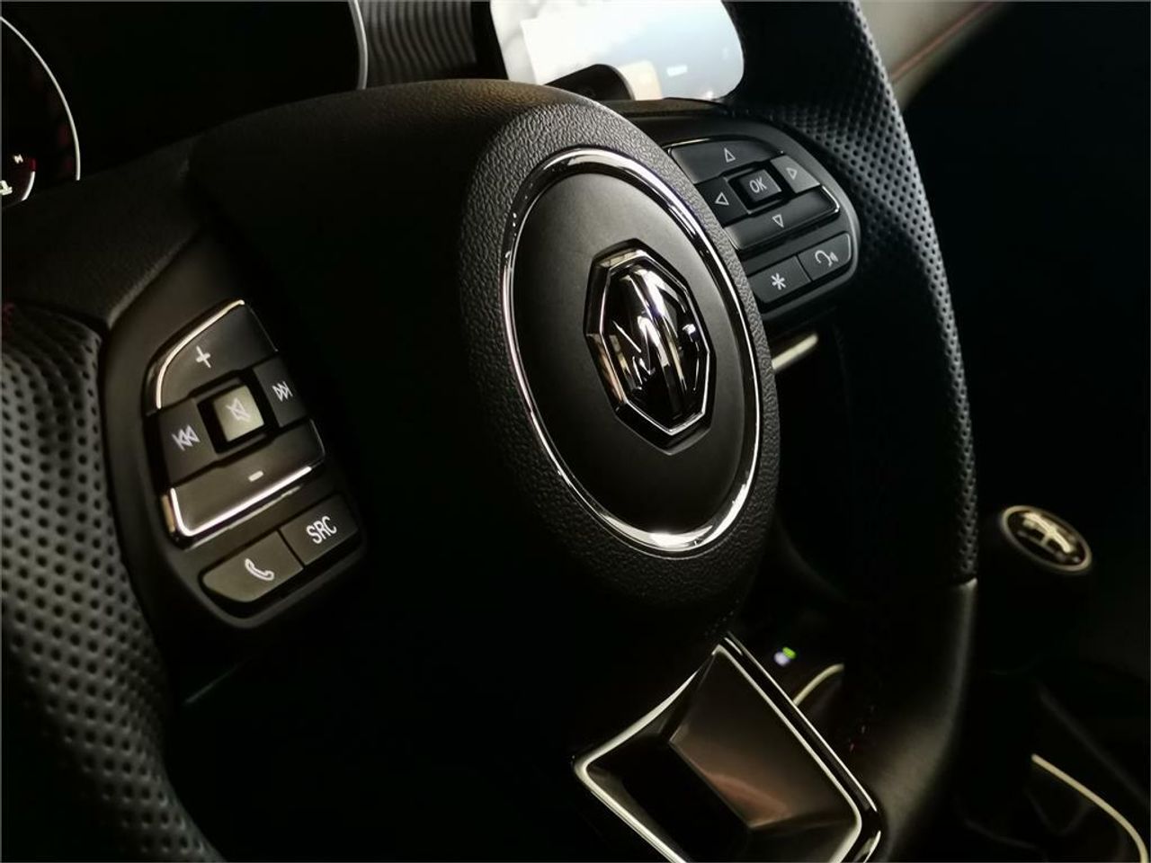 MG ZS 1.5 Luxury - Foto 2