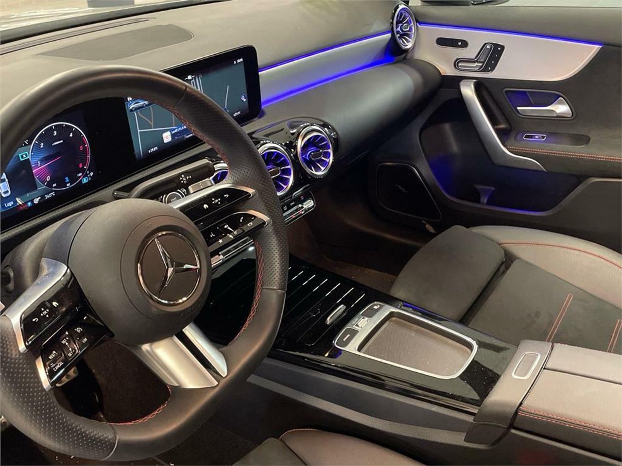 Mercedes Clase A 200 d Sedán - Foto 2