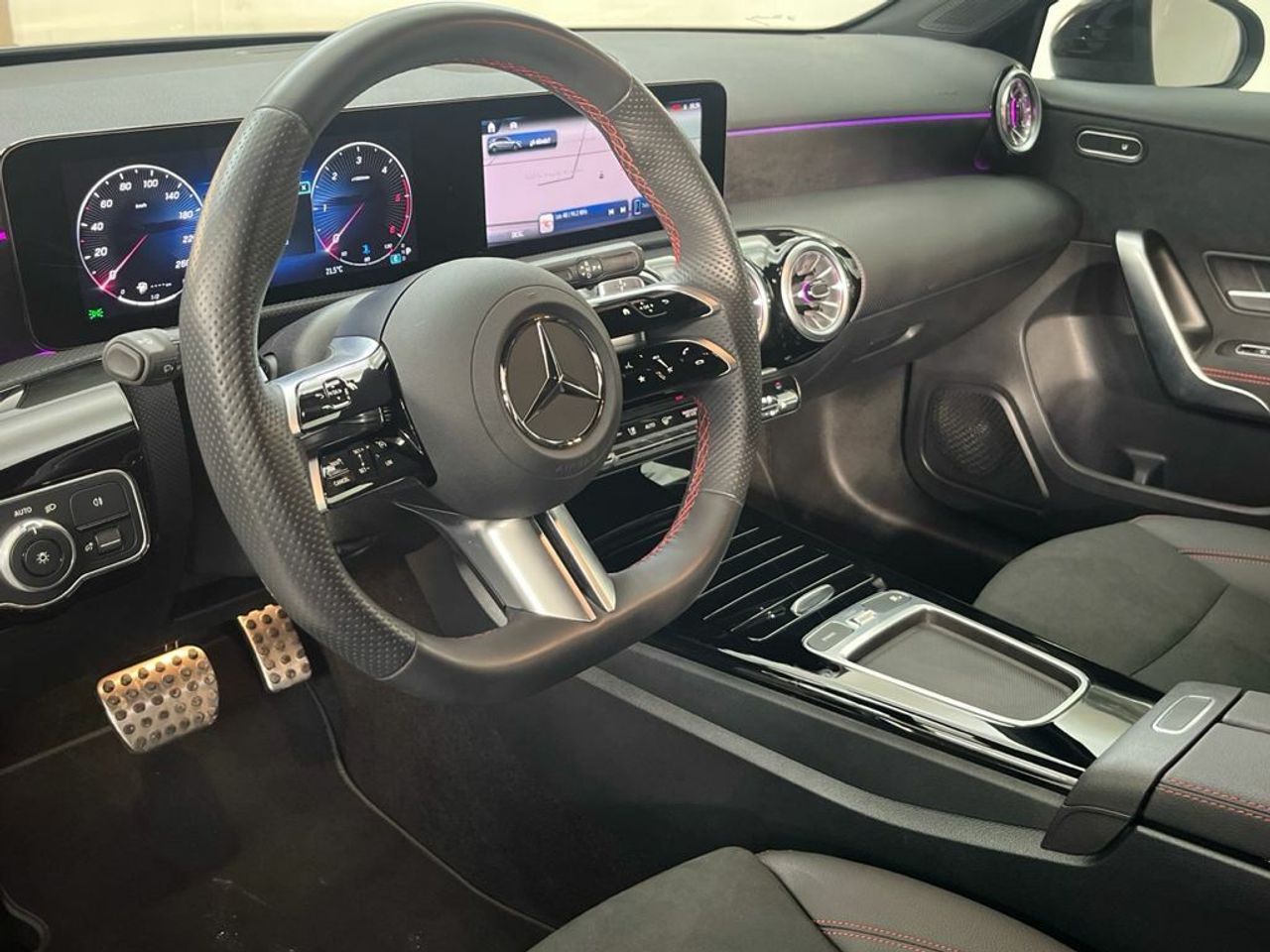 Mercedes Clase A 200 d Compacto - Foto 2