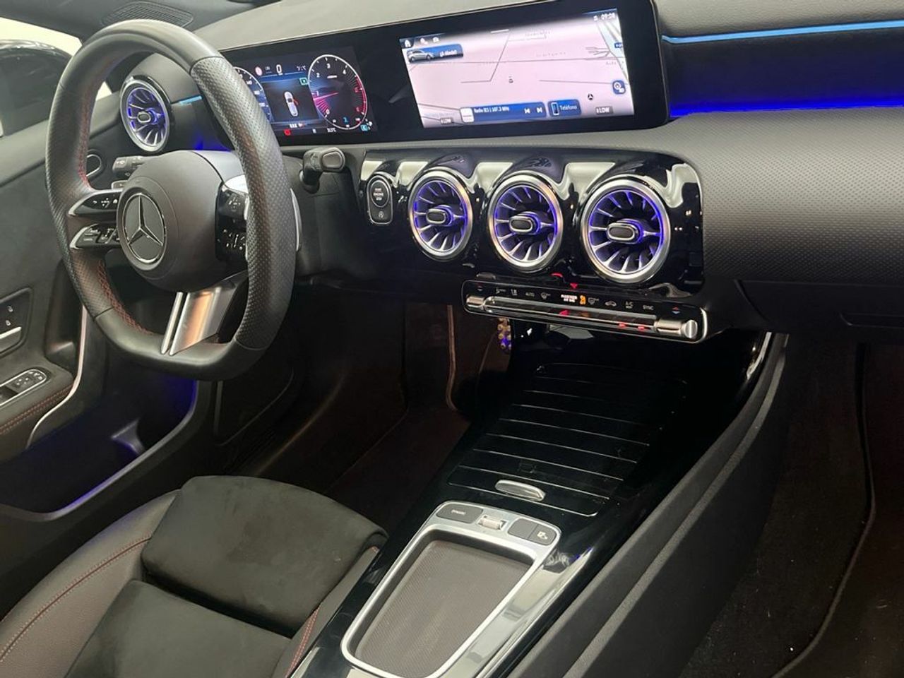 Mercedes Clase A 200 d Compacto - Foto 2