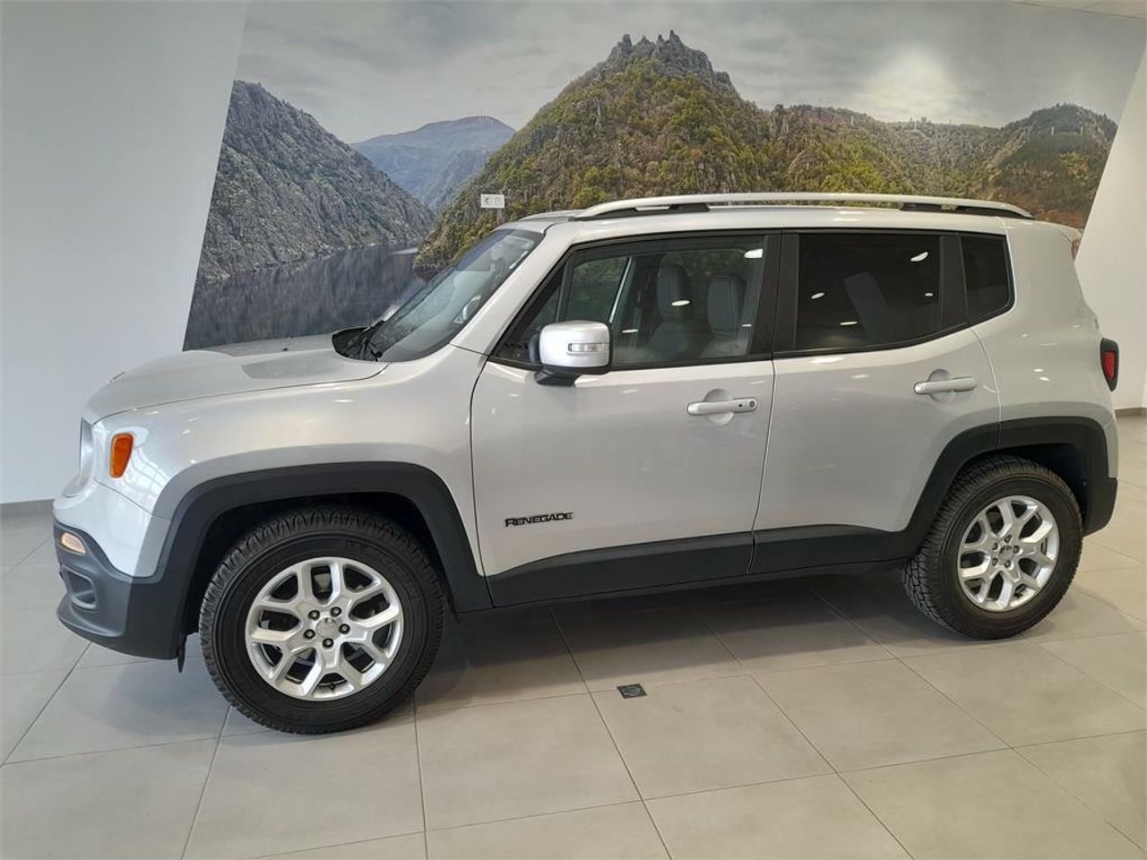 Jeep Renegade 1.4 Mair Limited 4x4 170 CV Auto - Foto 2