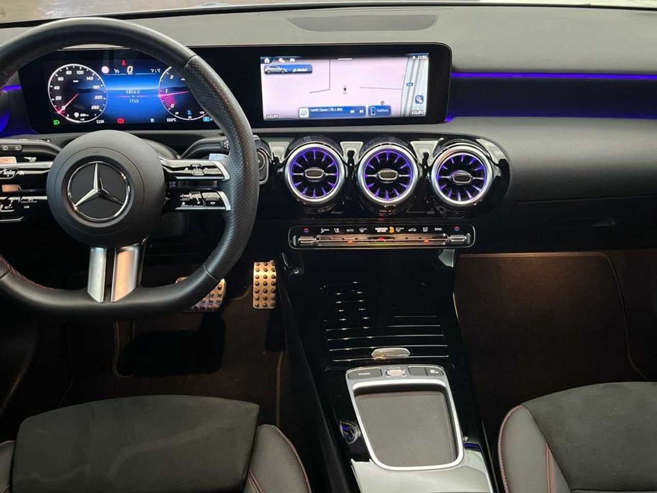 Mercedes Clase A 200 d Compacto - Foto 2