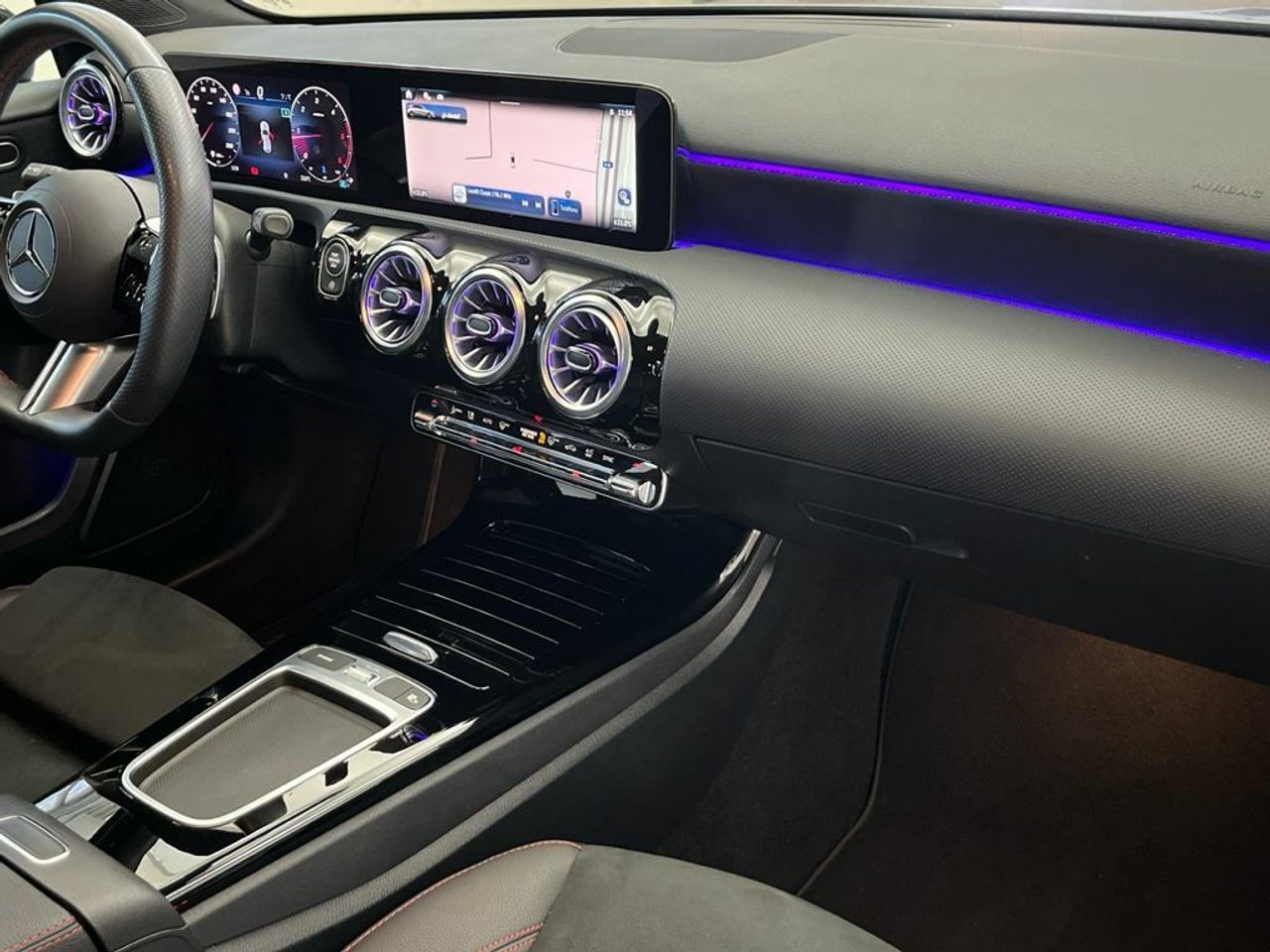 Mercedes Clase A 200 d Compacto - Foto 2