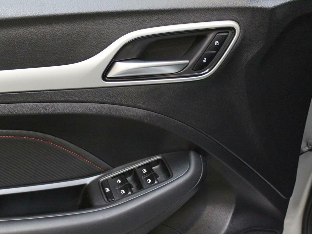 MG ZS 1.5 Luxury - Foto 2