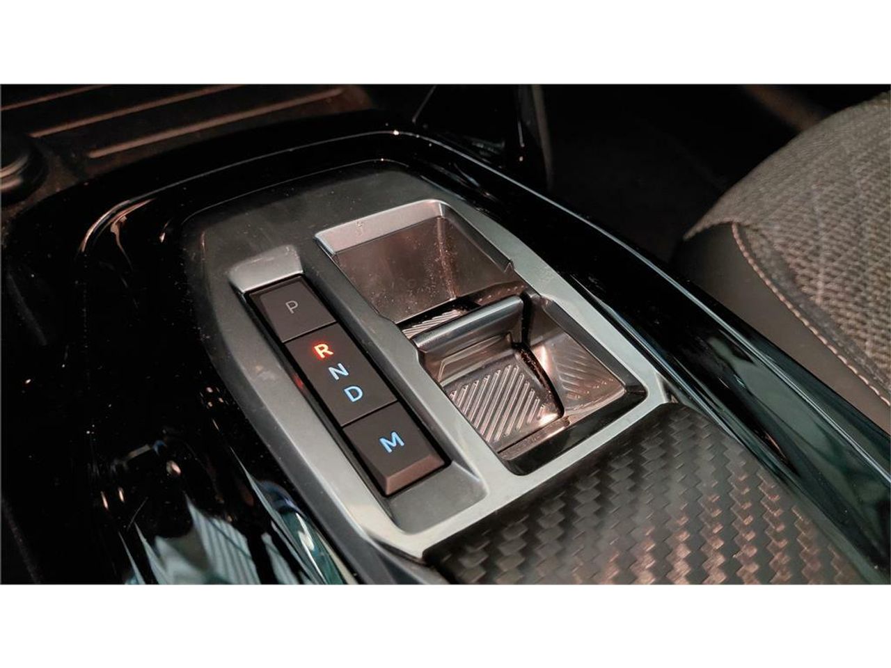 Peugeot 208 Allure HYBRID 100 eDCS6 - Foto 2