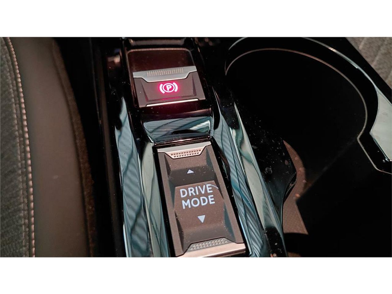 Peugeot 208 Allure HYBRID 100 eDCS6 - Foto 2