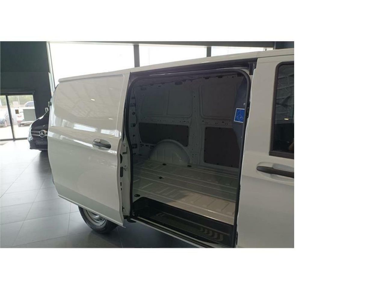 Mercedes Vito 110CDI 75kW furgón Base larga - Foto 2