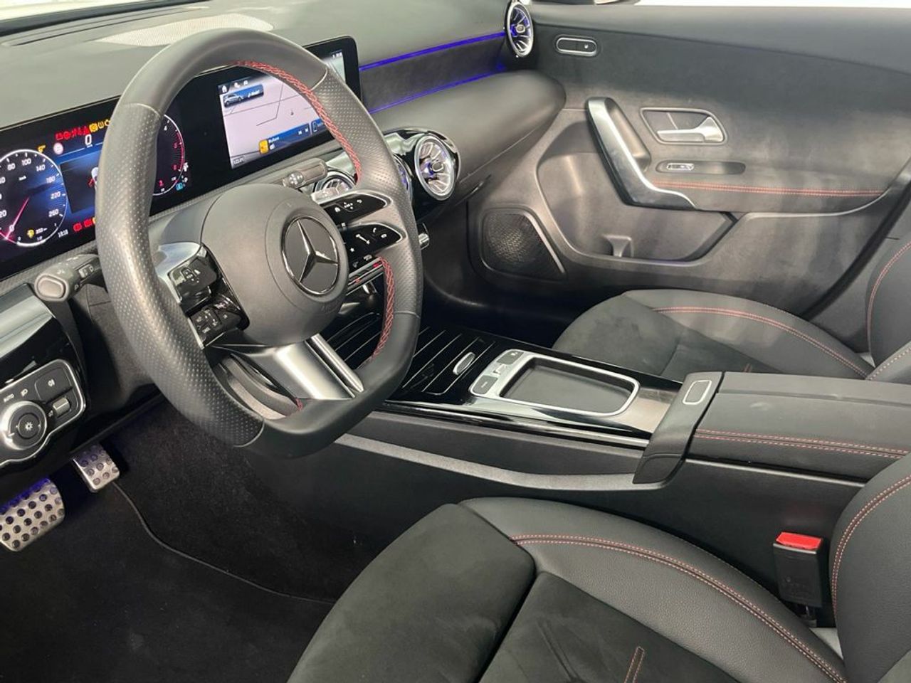 Mercedes Clase A 200 d Compacto - Foto 2