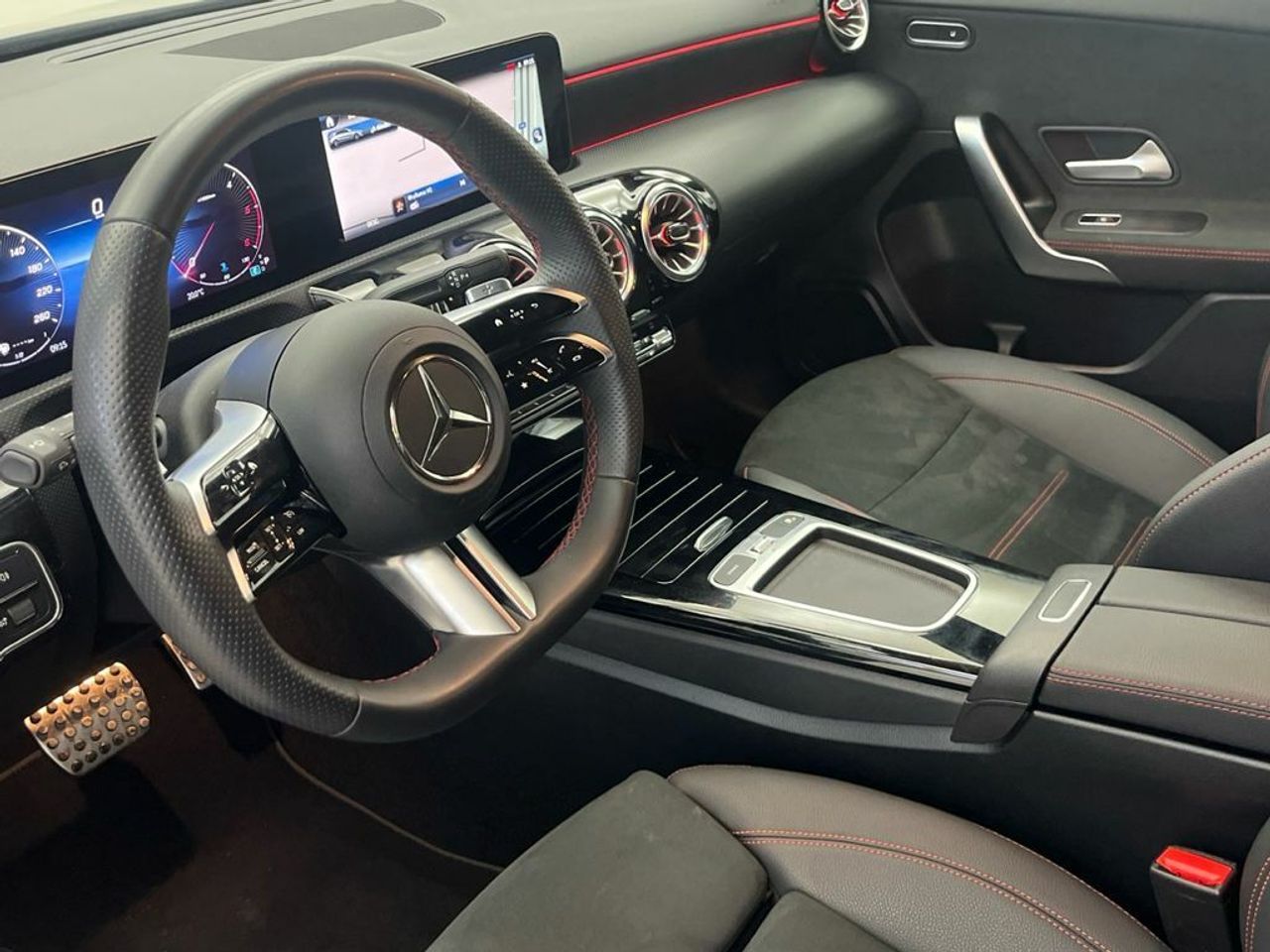 Mercedes Clase A 200 d Compacto - Foto 2