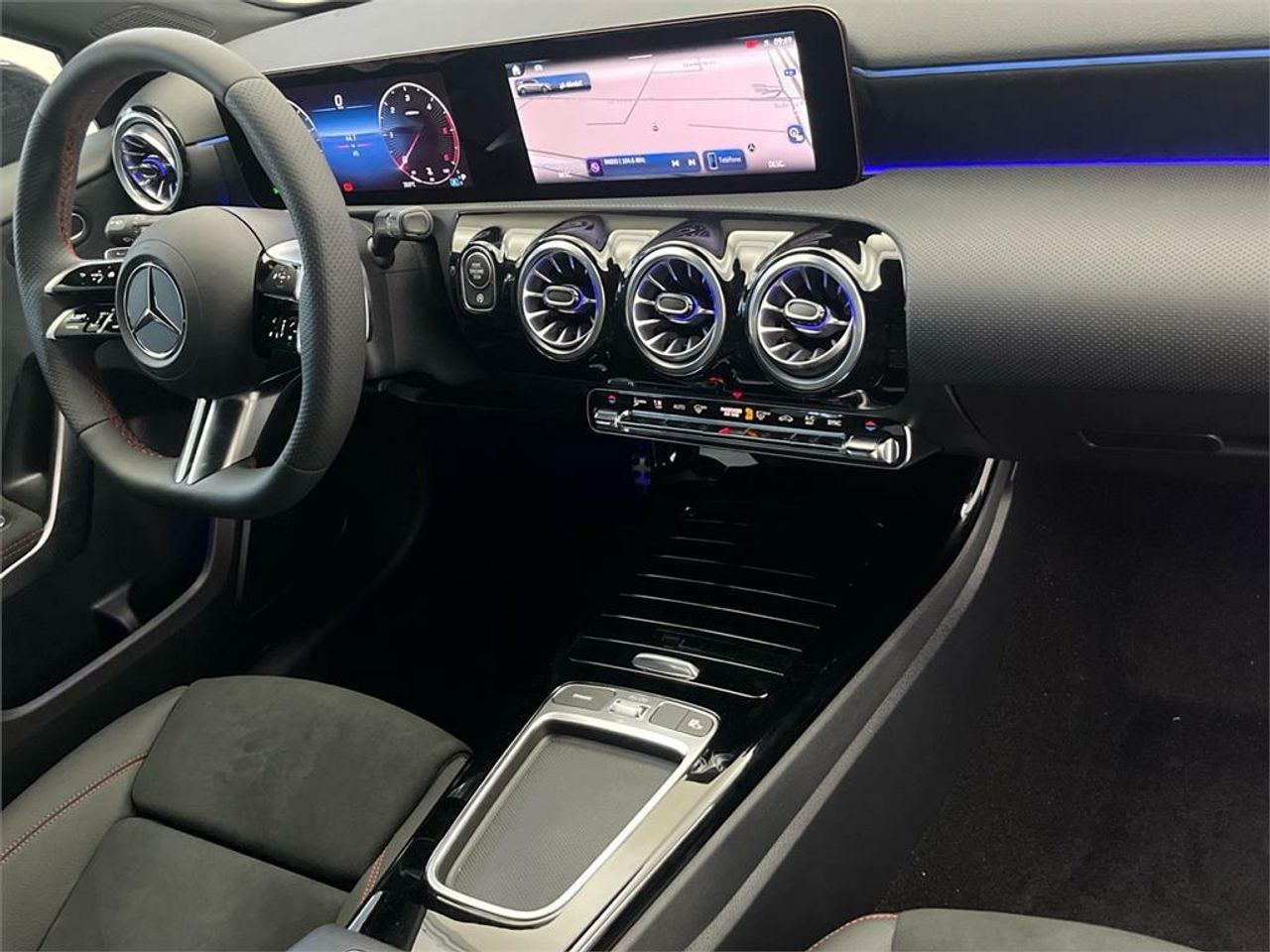 Mercedes Clase A 200 d Compacto - Foto 2