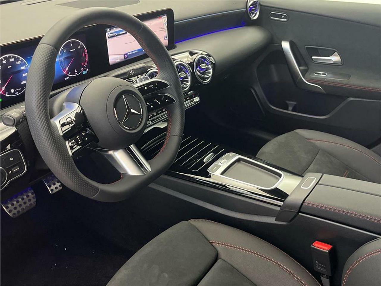 Mercedes Clase A 200 d Compacto - Foto 2