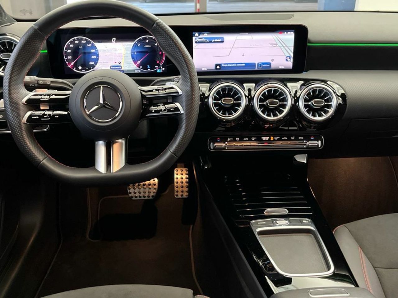 Mercedes Clase A 200 d Compacto - Foto 2