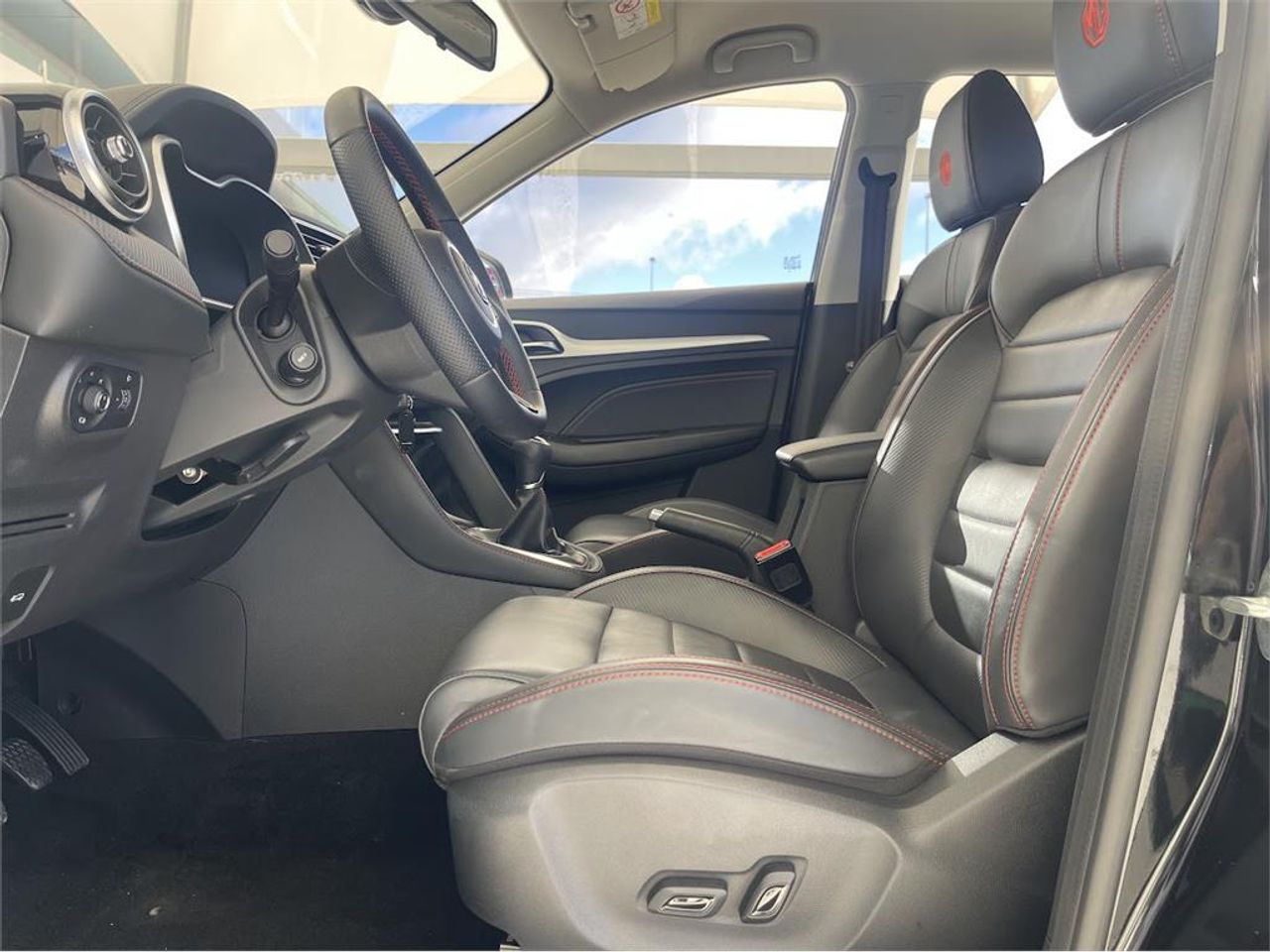 MG ZS 1.5 Luxury - Foto 2