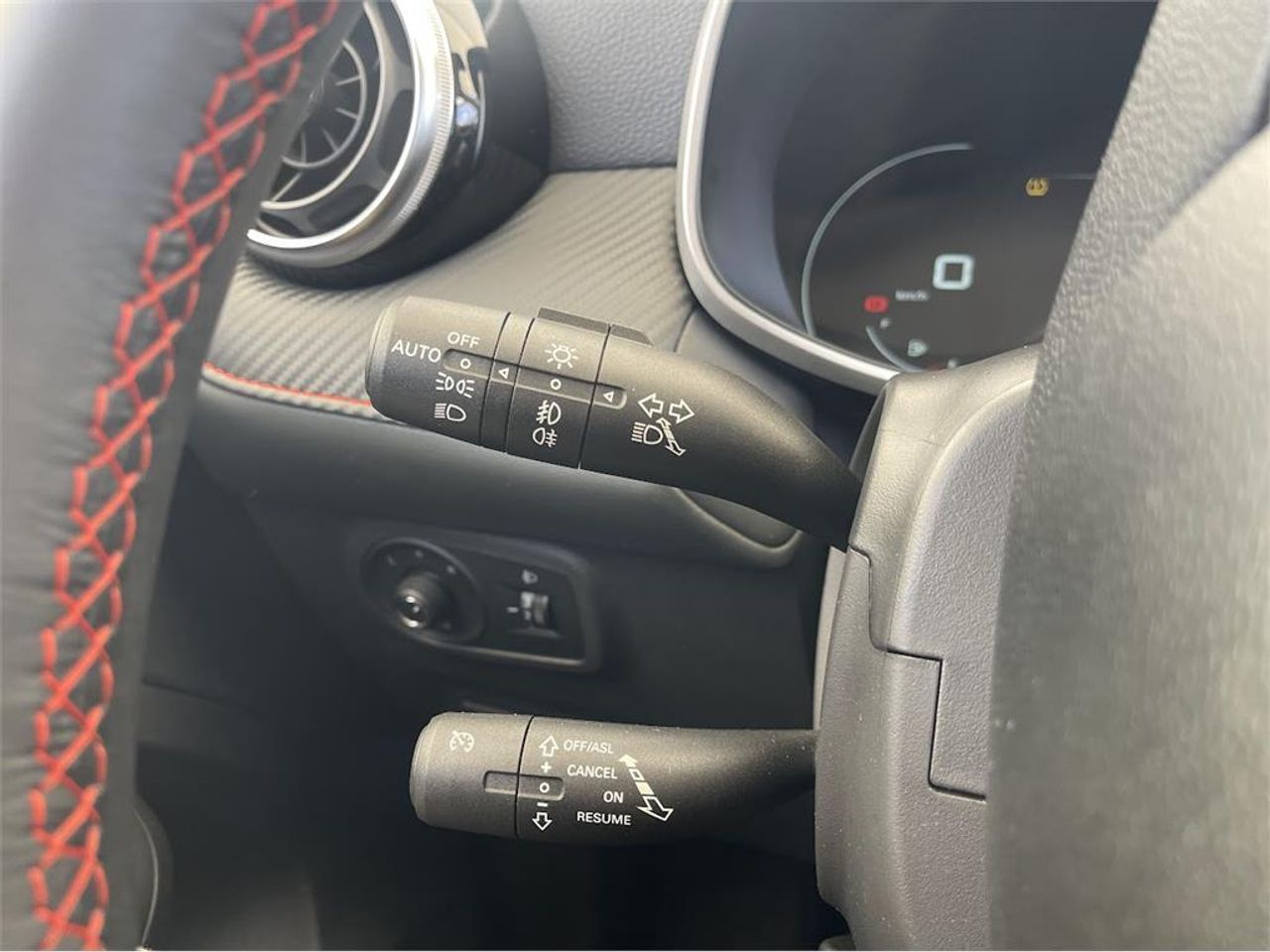 MG ZS 1.5 Luxury - Foto 2