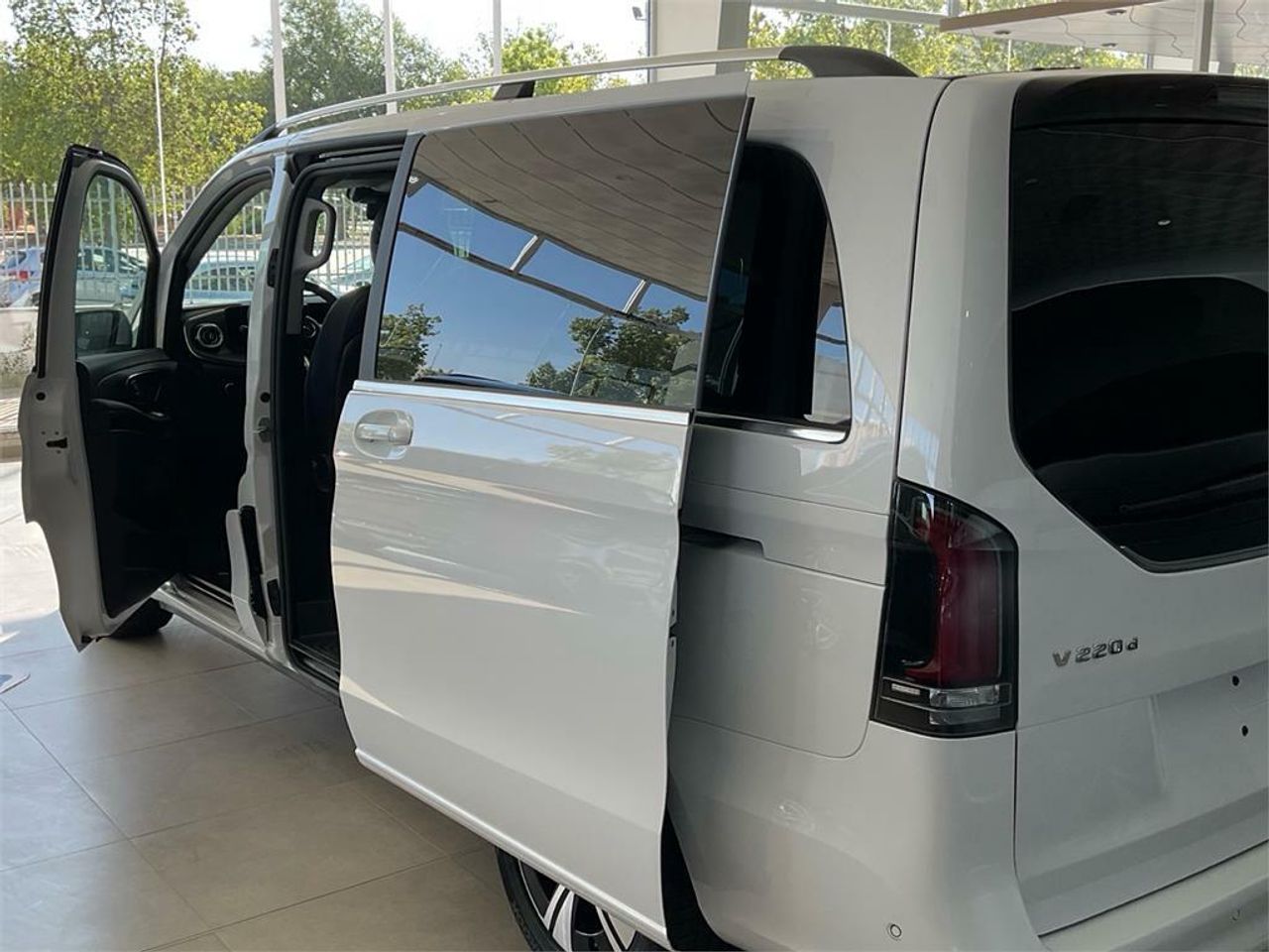 Mercedes Clase V 220 d Avantgarde Largo - Foto 2