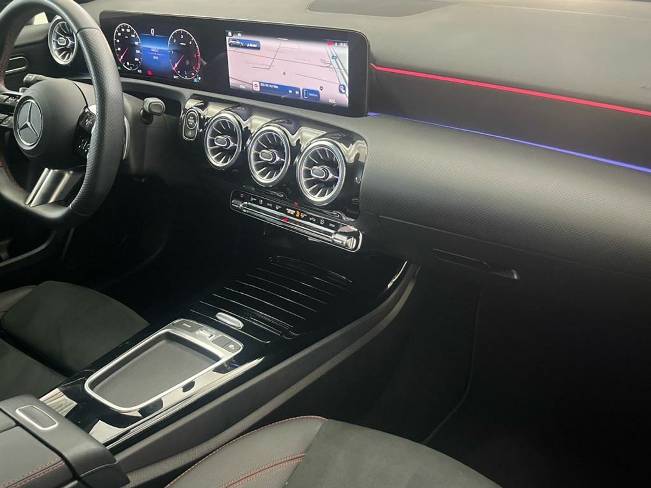 Mercedes Clase A 180 d Compacto - Foto 2