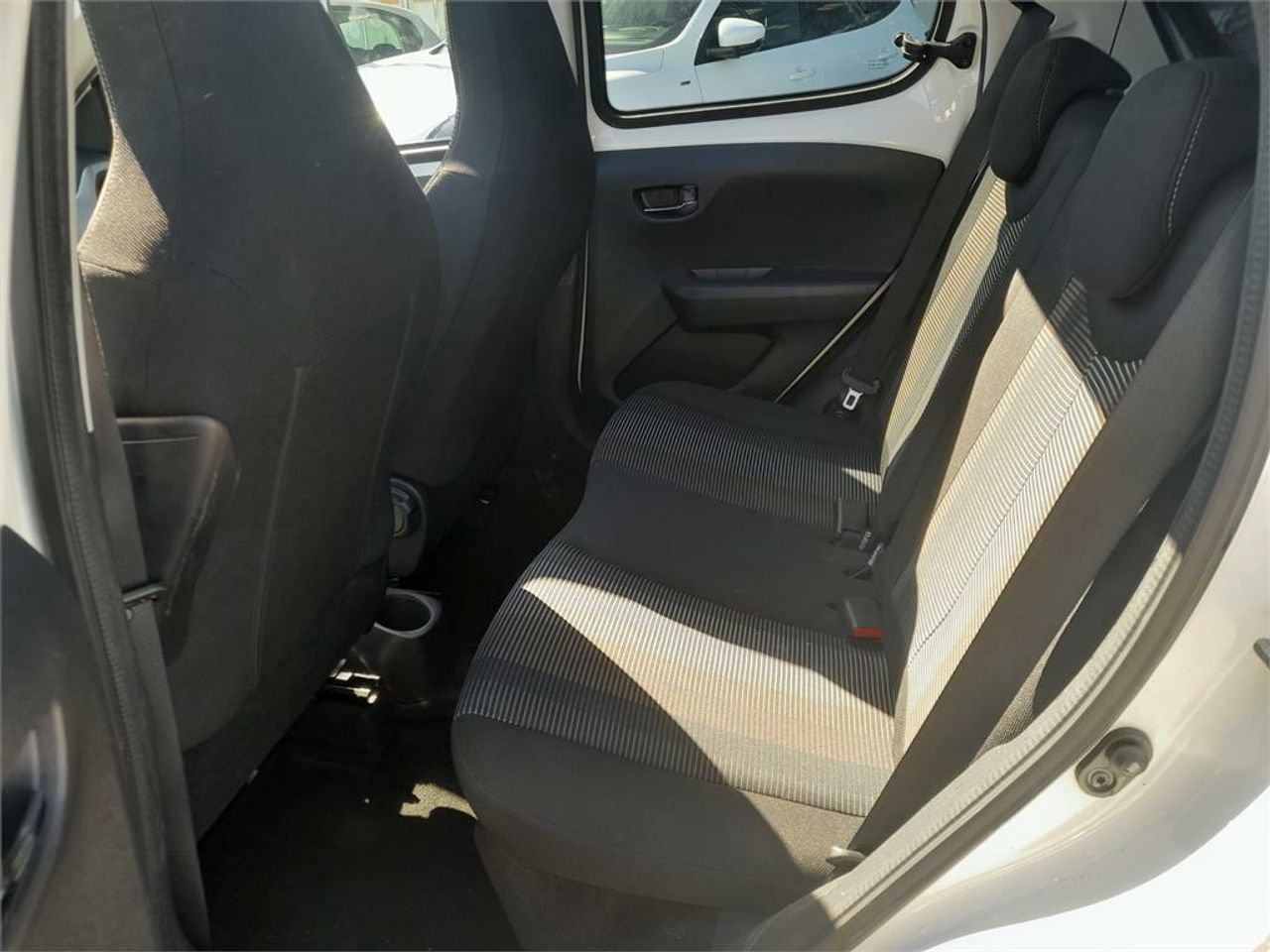Peugeot 108 Top! Allure 1.2 PureTech 60KW (82CV) - Foto 2