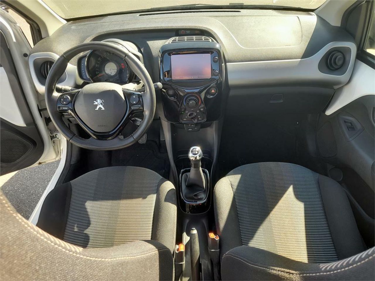 Peugeot 108 Top! Allure 1.2 PureTech 60KW (82CV) - Foto 2