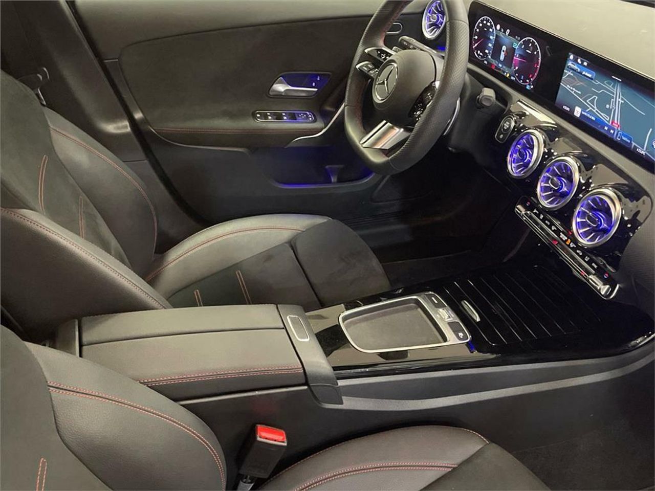 Mercedes Clase A 180 Sedán - Foto 2