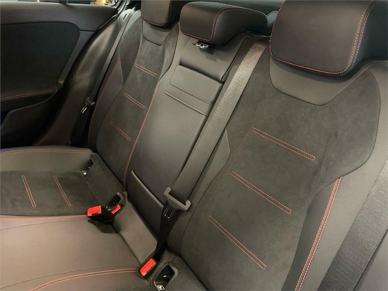 Mercedes Clase A 180 Sedán - Foto 2
