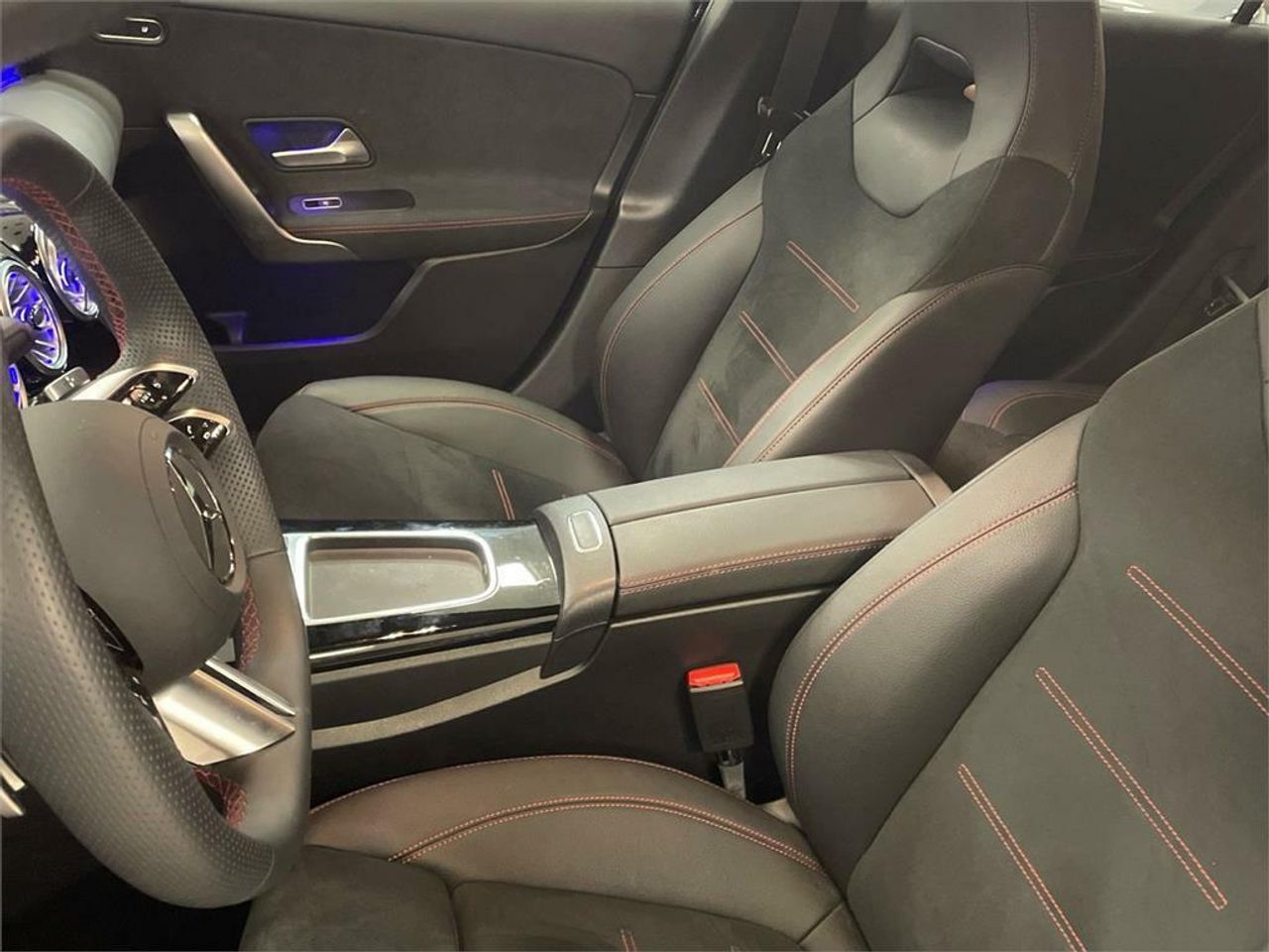 Mercedes Clase A 180 Sedán - Foto 2