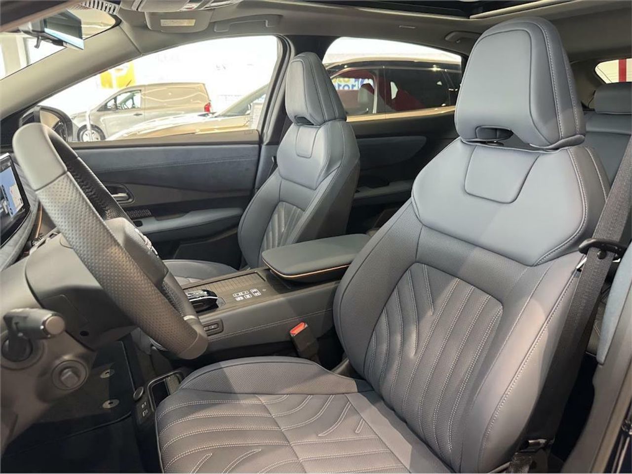 Nissan Ariya 5p 87 kWh 4x2 Evolve CAR. 22kW + Pack Sp - Foto 2