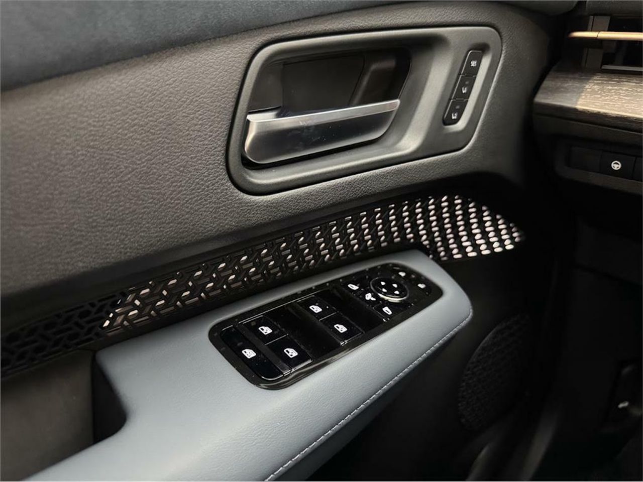 Nissan Ariya 5p 87 kWh 4x2 Evolve CAR. 22kW + Pack Sp - Foto 2