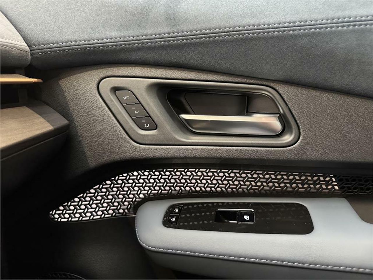 Nissan Ariya 5p 87 kWh 4x2 Evolve CAR. 22kW + Pack Sp - Foto 2