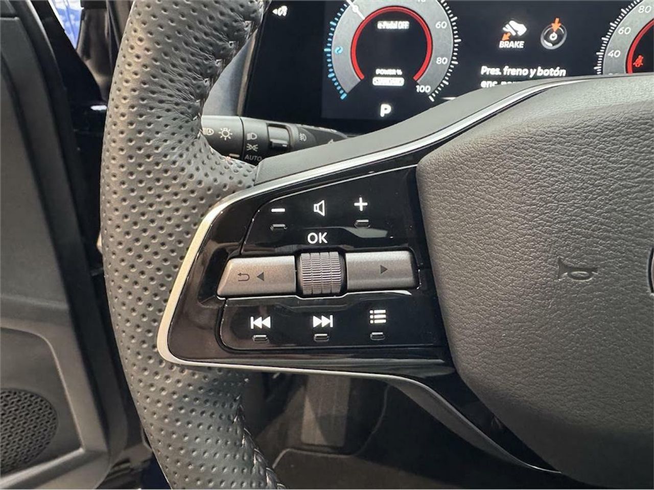 Nissan Ariya 5p 87 kWh 4x2 Evolve CAR. 22kW + Pack Sp - Foto 2