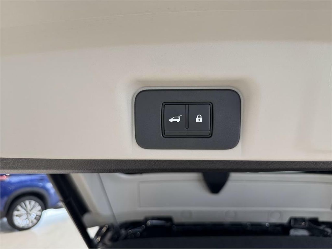 Nissan Ariya 5p 87 kWh 4x2 Evolve CAR. 22kW + Pack Sp - Foto 2