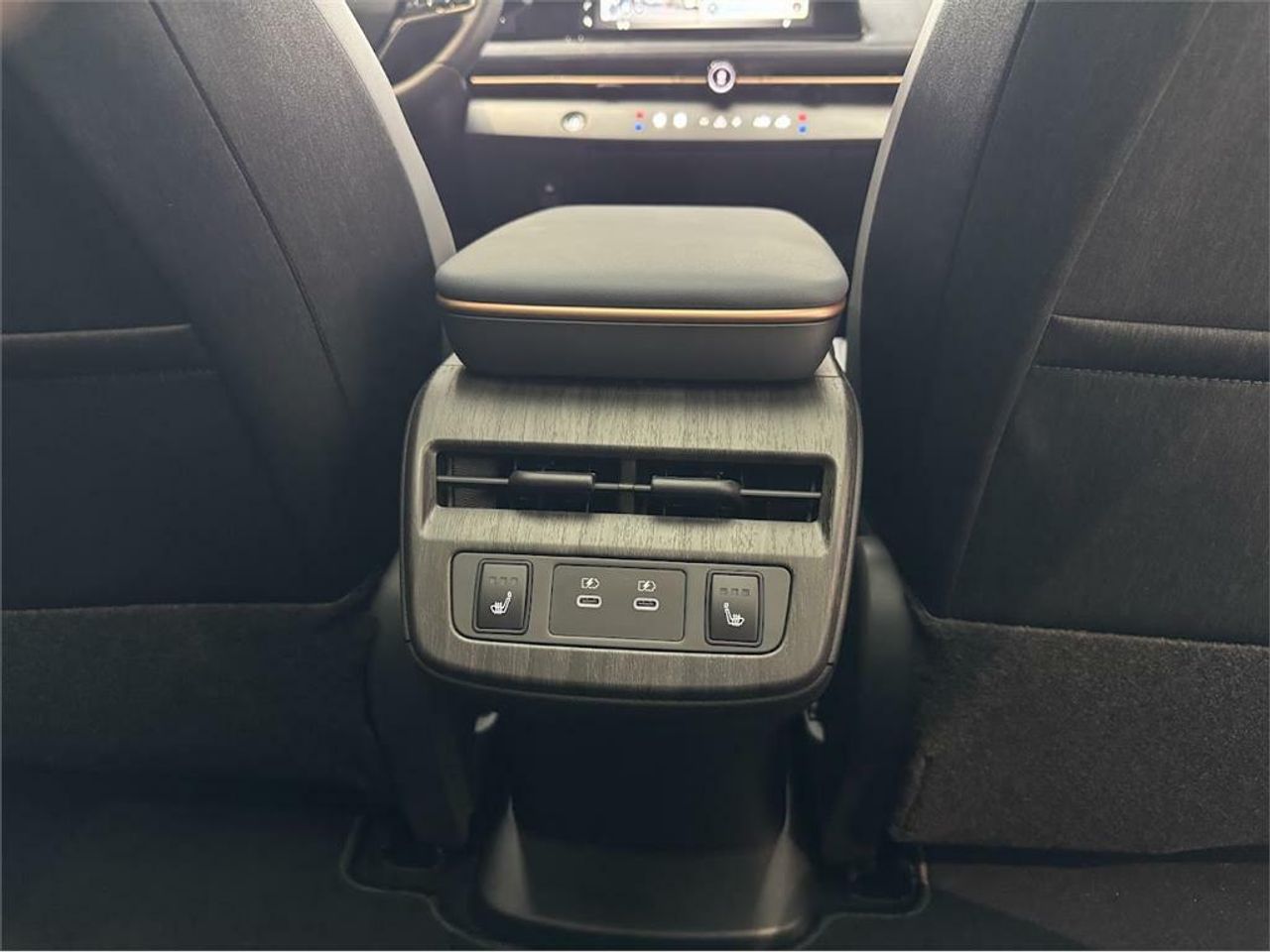 Nissan Ariya 5p 87 kWh 4x2 Evolve CAR. 22kW + Pack Sp - Foto 2