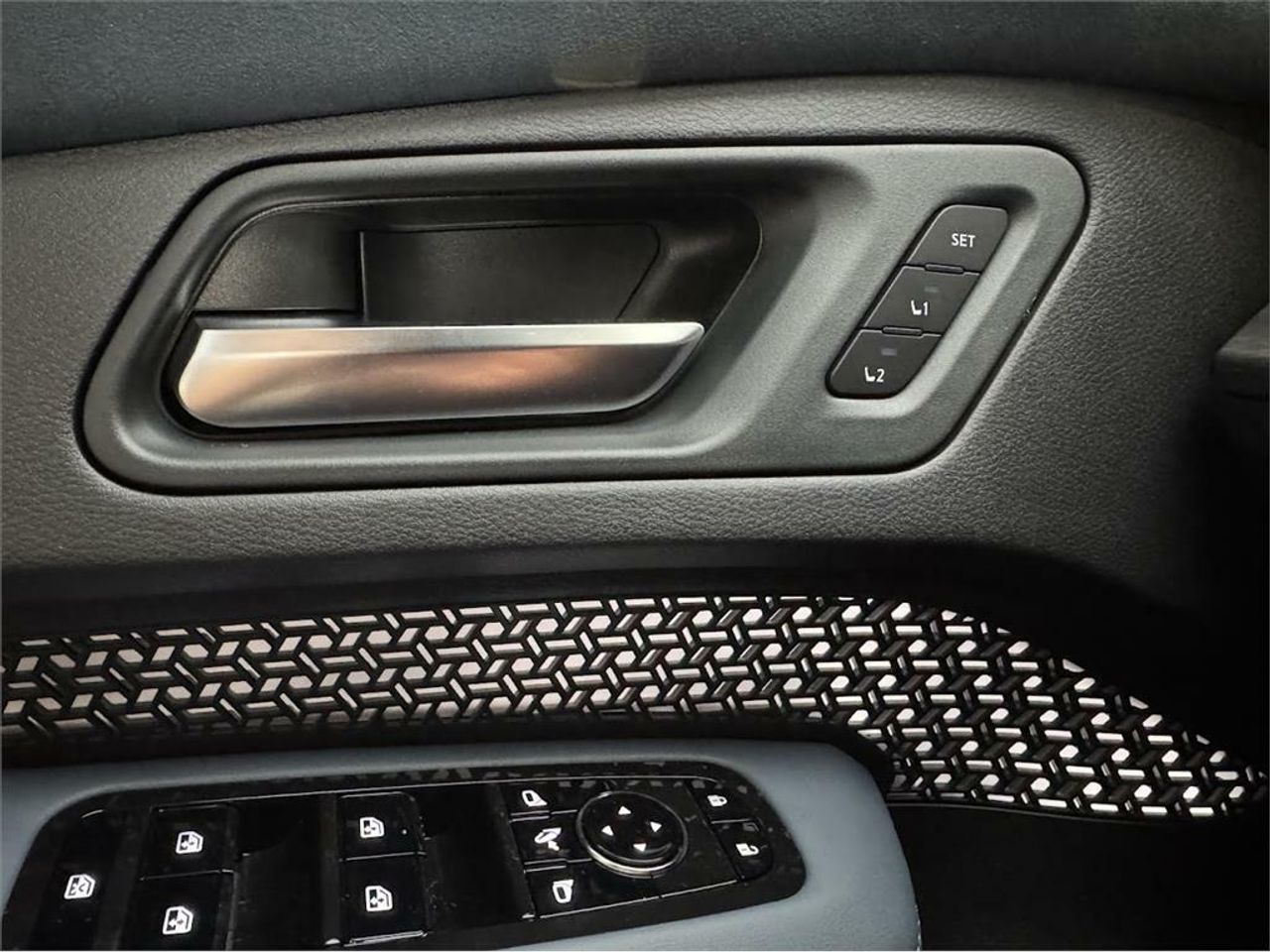 Nissan Ariya 5p 87 kWh 4x2 Evolve CAR. 22kW + Pack Sp - Foto 2