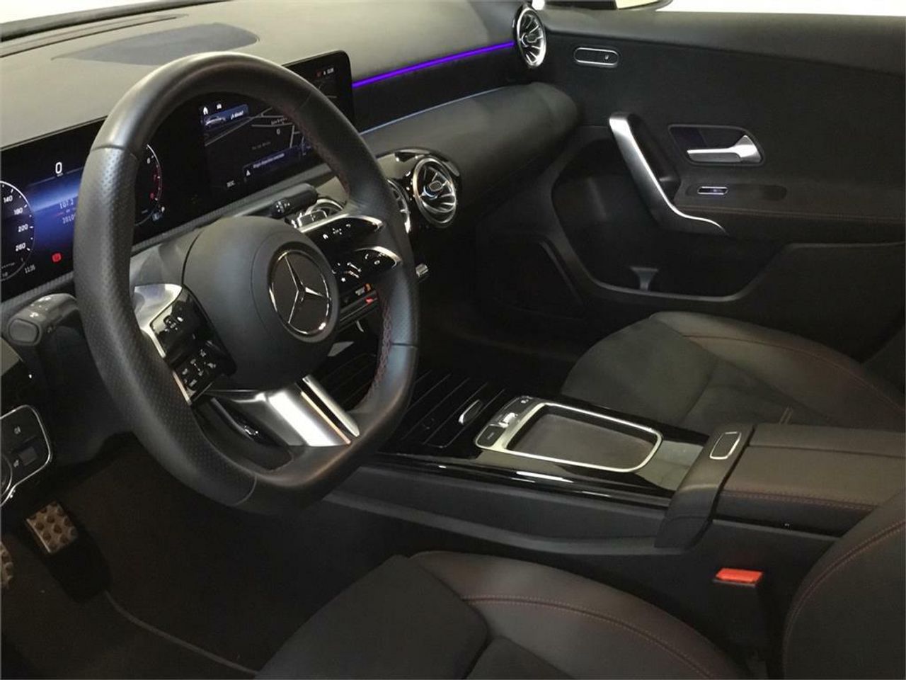 Mercedes Clase A 180 Sedán - Foto 2