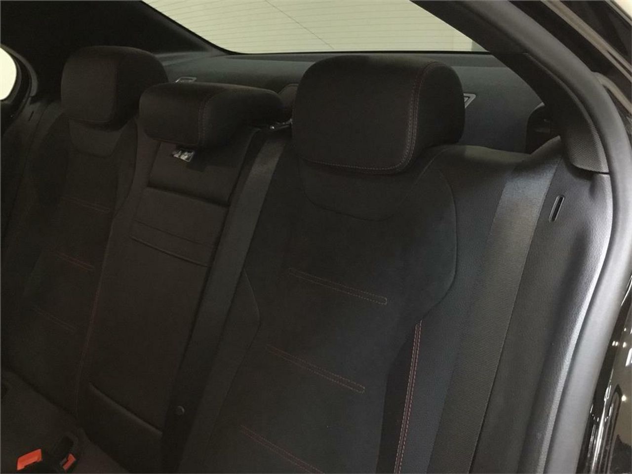 Mercedes Clase A 180 Sedán - Foto 2