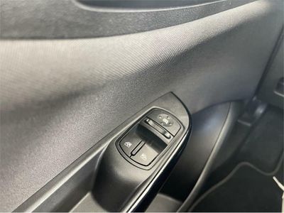 Opel Corsa 1.4 Selective 66kW (90CV)