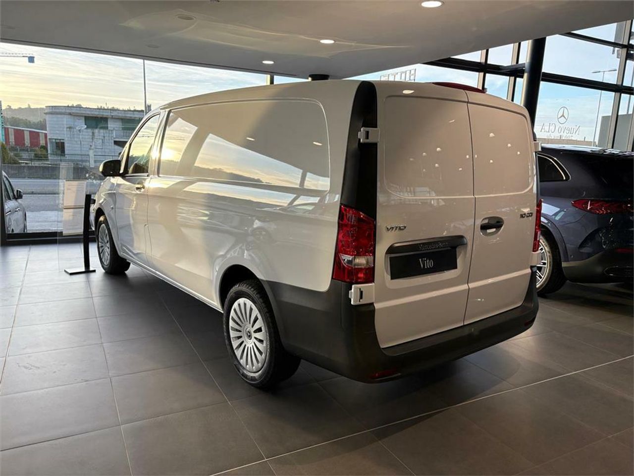Mercedes Vito 110CDI 75kW furgón Pro larga - Foto 2