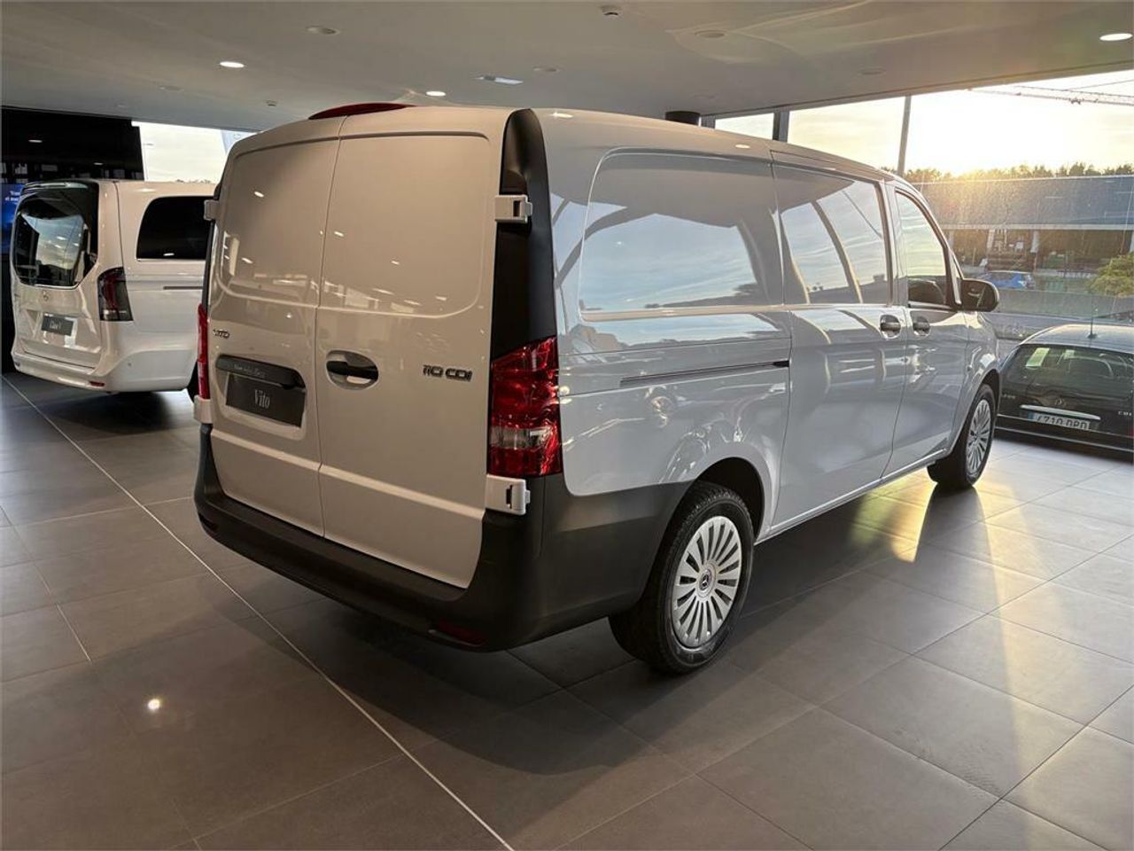 Mercedes Vito 110CDI 75kW furgón Pro larga - Foto 2