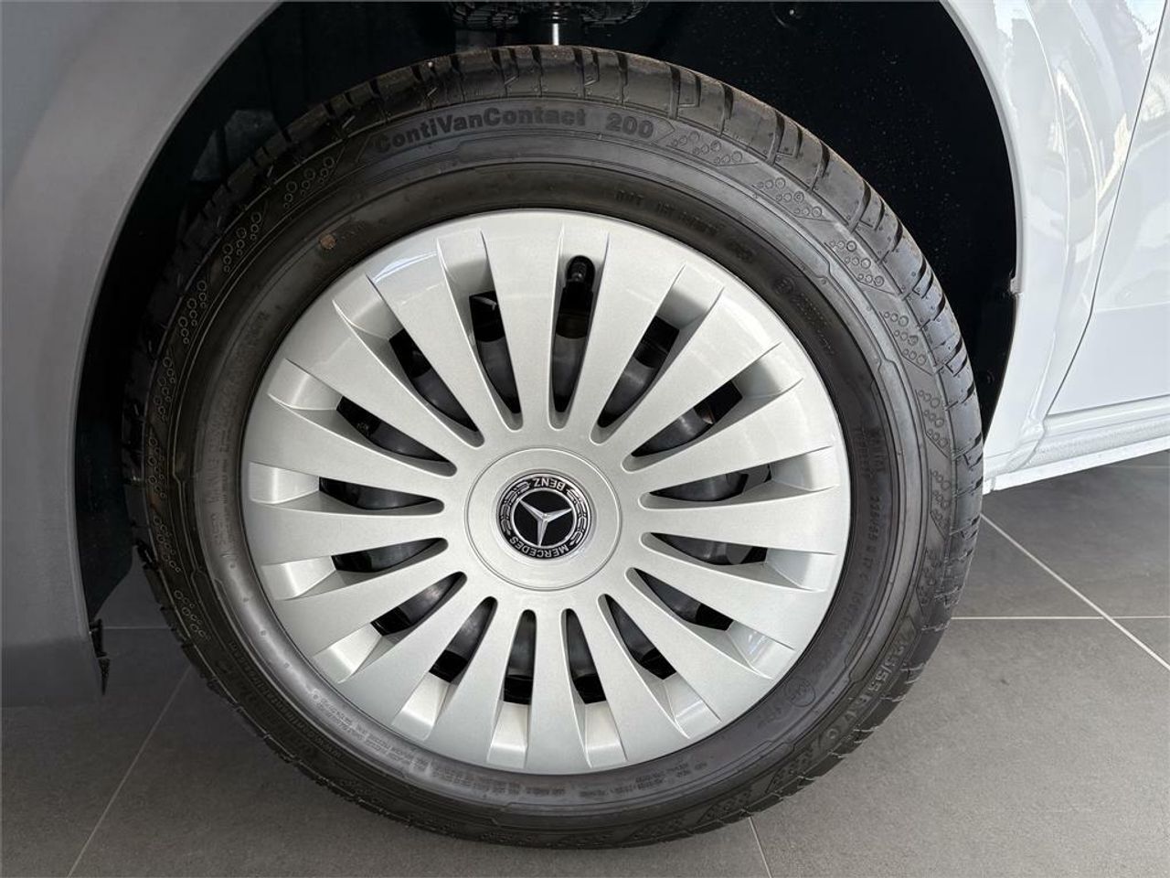 Mercedes Vito 110CDI 75kW furgón Pro larga - Foto 2