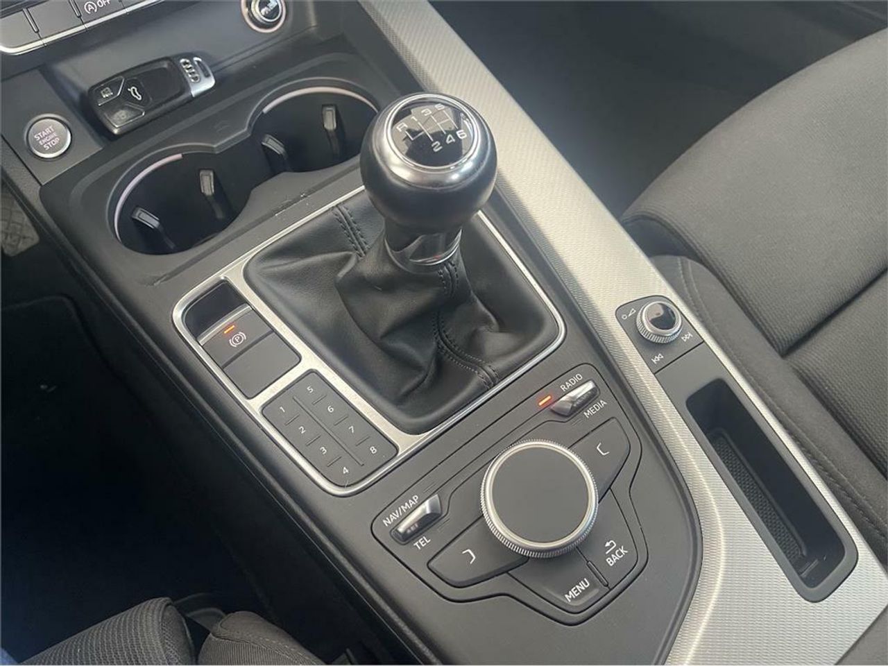 Audi A4 2.0 TDI clean d 150CV S line edition - Foto 2