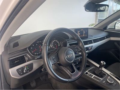 Audi A4 2.0 TDI clean d 150CV S line edition