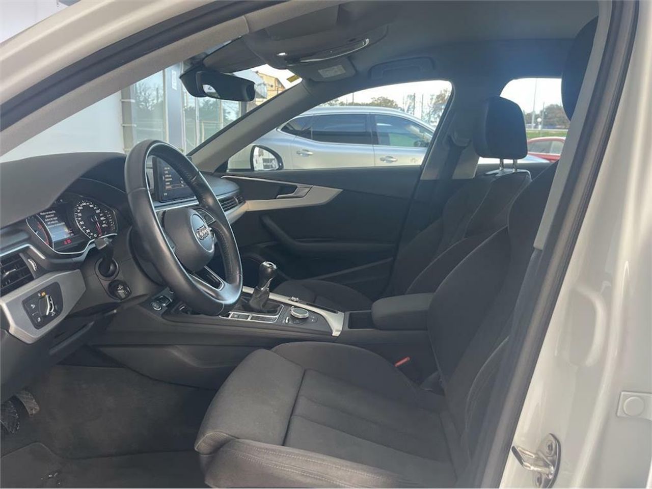 Audi A4 2.0 TDI clean d 150CV S line edition - Foto 2