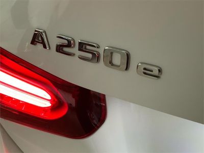 Mercedes Clase A 250 e Sedán