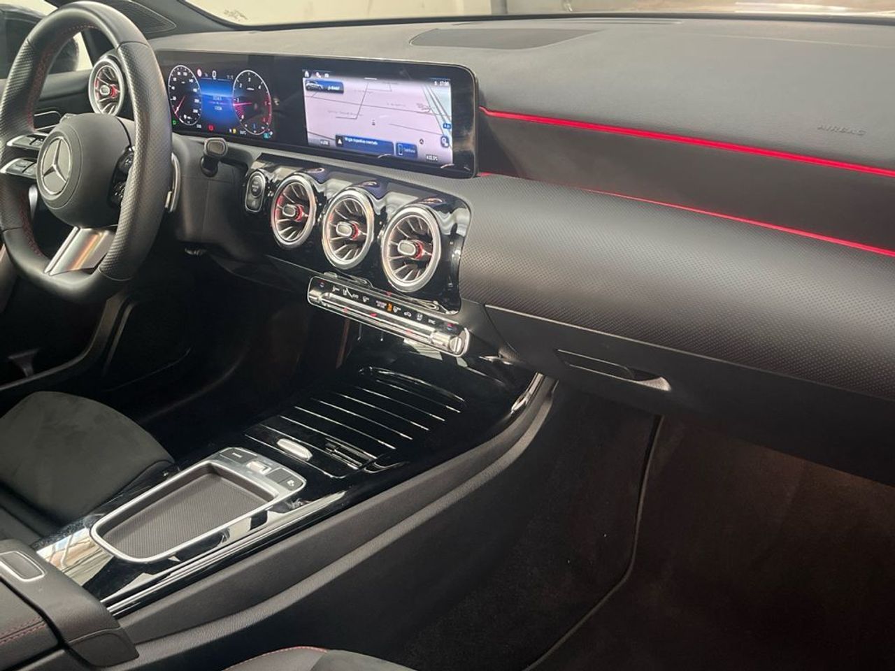 Mercedes Clase A 200 d Compacto - Foto 2