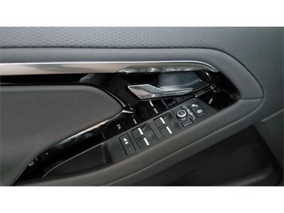 Land-Rover Range Rover Evoque 2.0 D150 R-Dynamic AUTO 4WD