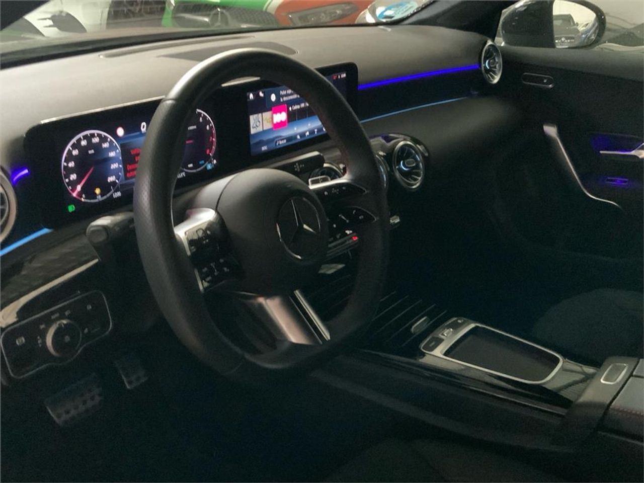 Mercedes Clase A 180 Sedán - Foto 2