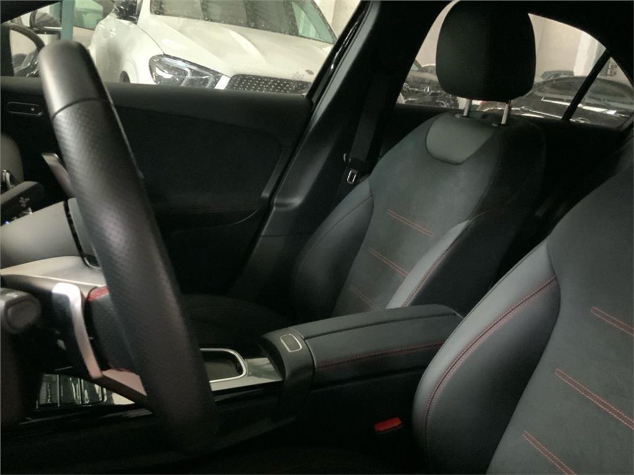 Mercedes Clase A 180 Sedán - Foto 2