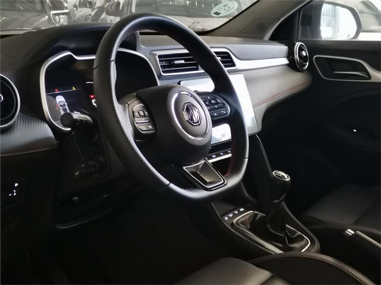 MG ZS 1.5 Luxury - Foto 2