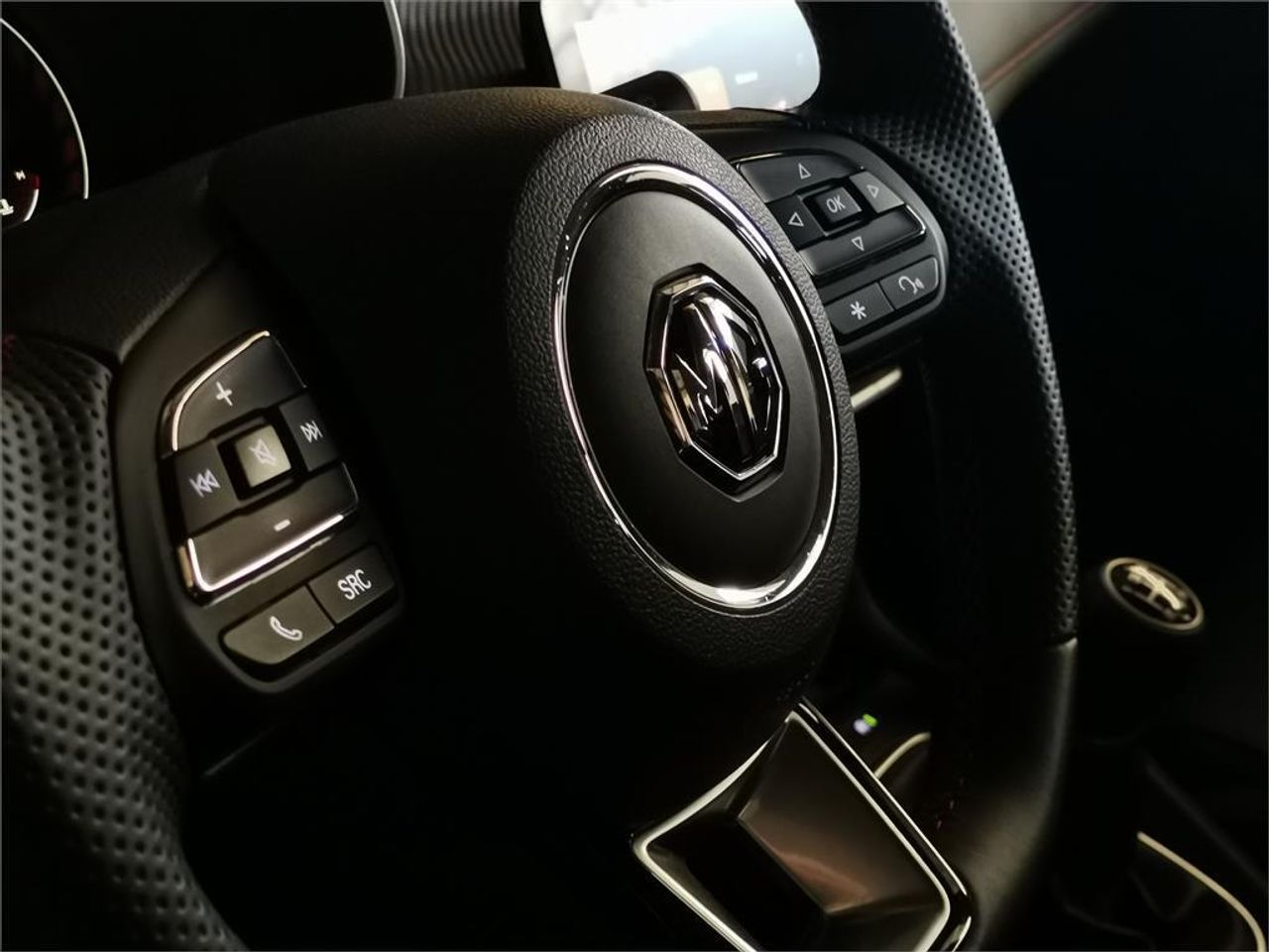 MG ZS 1.5 Luxury - Foto 2