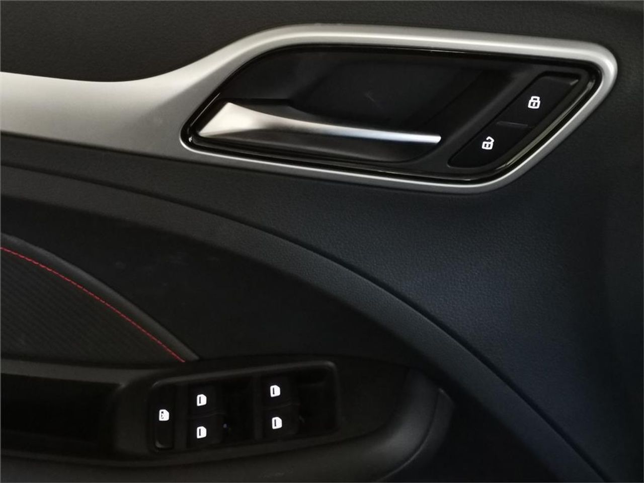 MG ZS 1.5 Luxury - Foto 2