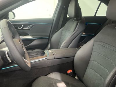 Mercedes Clase E 300 de berlina con tecnología híbrida EQ